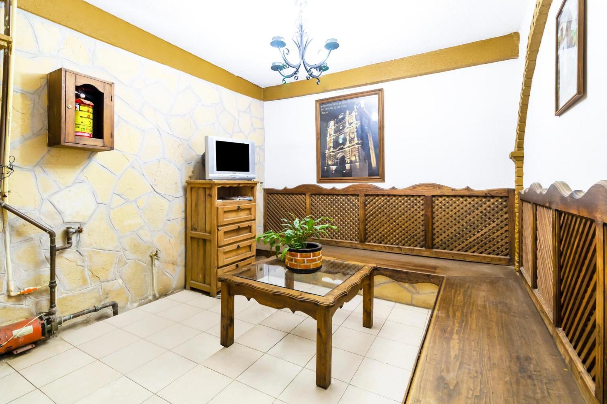 Oyo Hotel La Luna, Templo De Santo Domingo De Guzman San Cristóbal de Las Casas Dış mekan fotoğraf