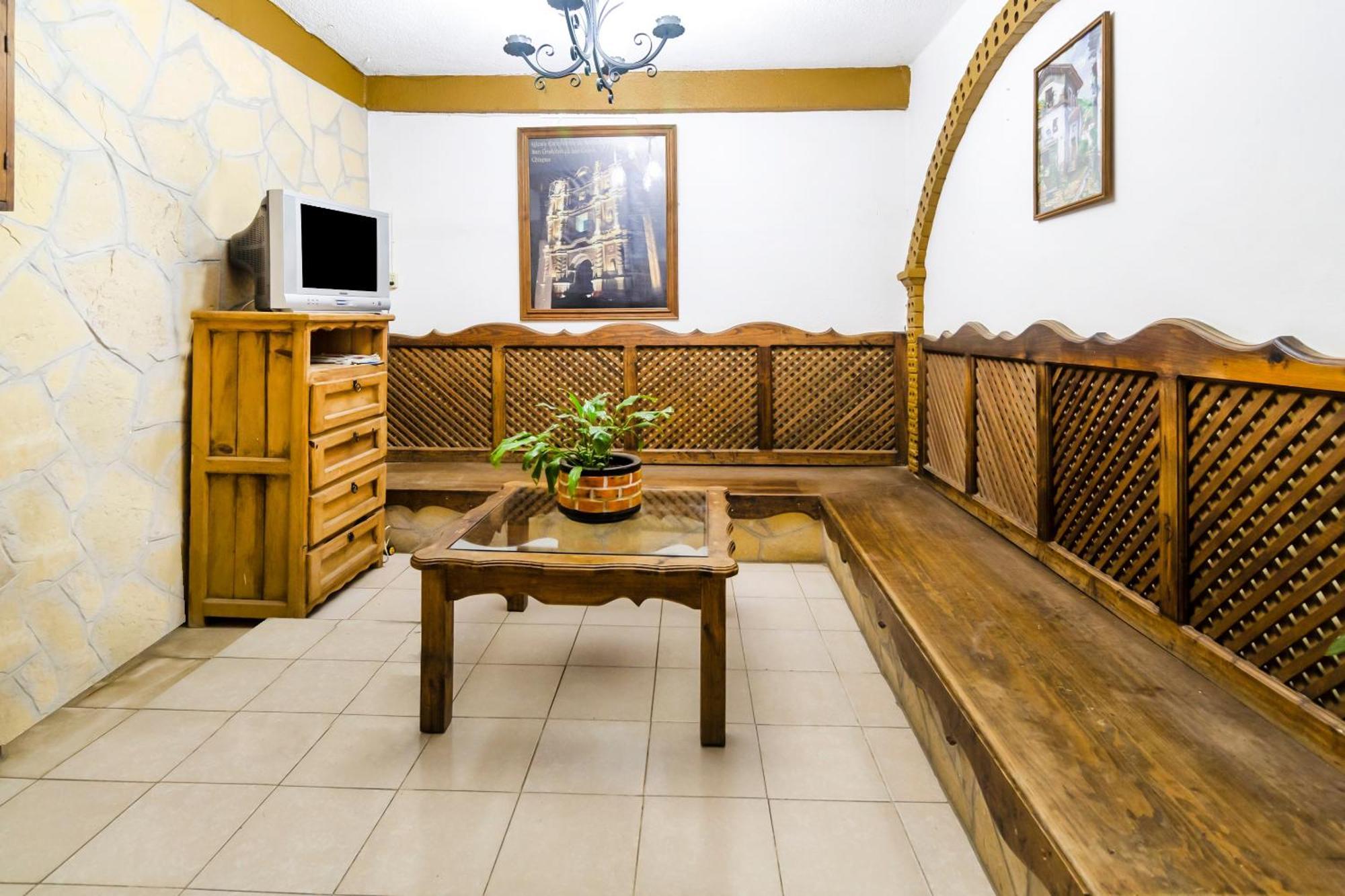 Oyo Hotel La Luna, Templo De Santo Domingo De Guzman San Cristóbal de Las Casas Dış mekan fotoğraf